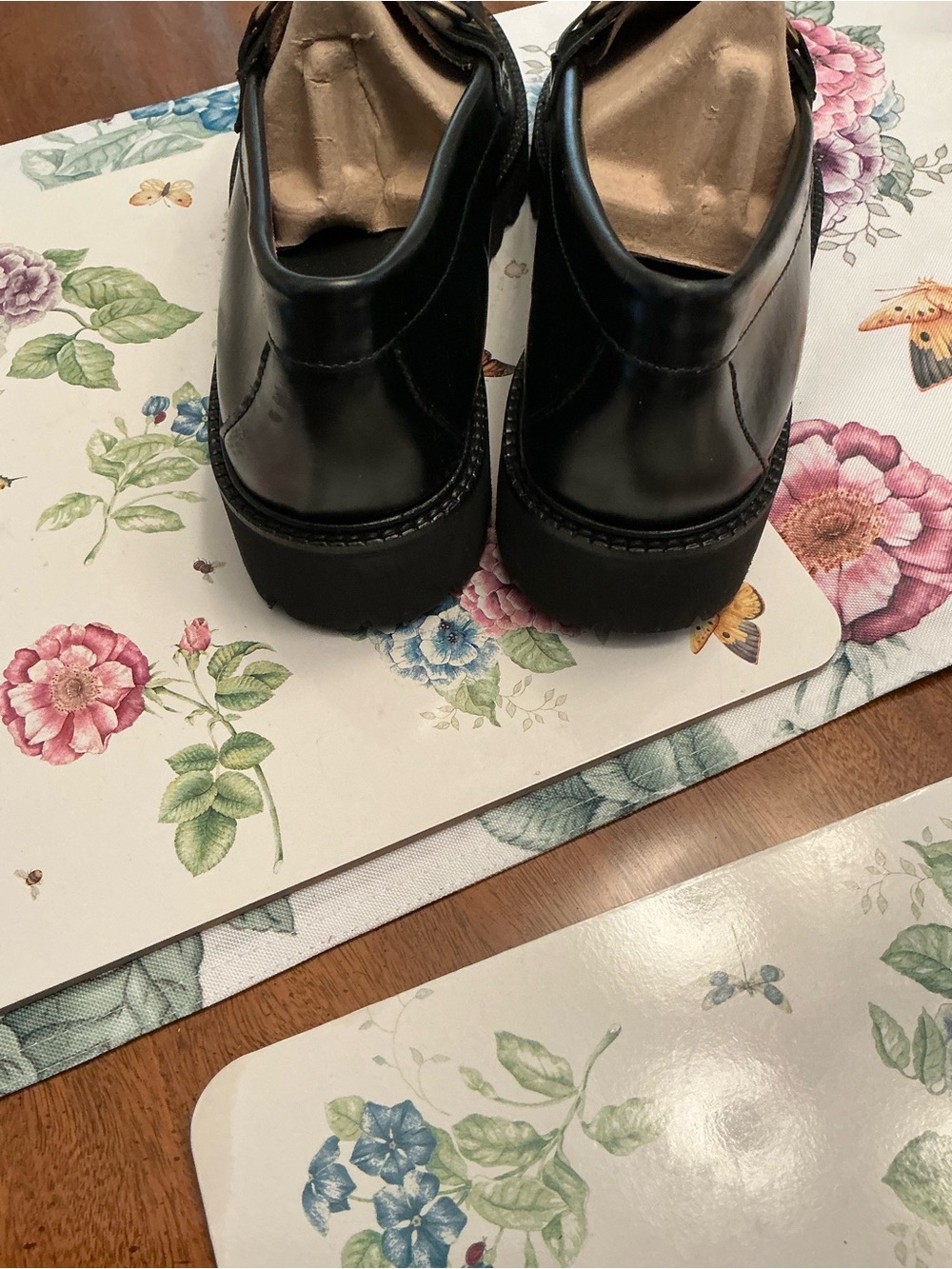 WEEJUNS® BY G.H. BASS & CO
WEEJUNS SUPER LUG LINCOLN
LOAFERS Women 9.5. - Picture 3 of 4